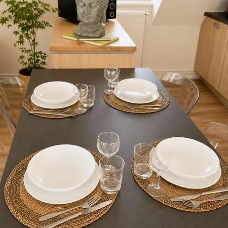 Apartman Atypique, Hyper-centre Avec Ascenseur *
